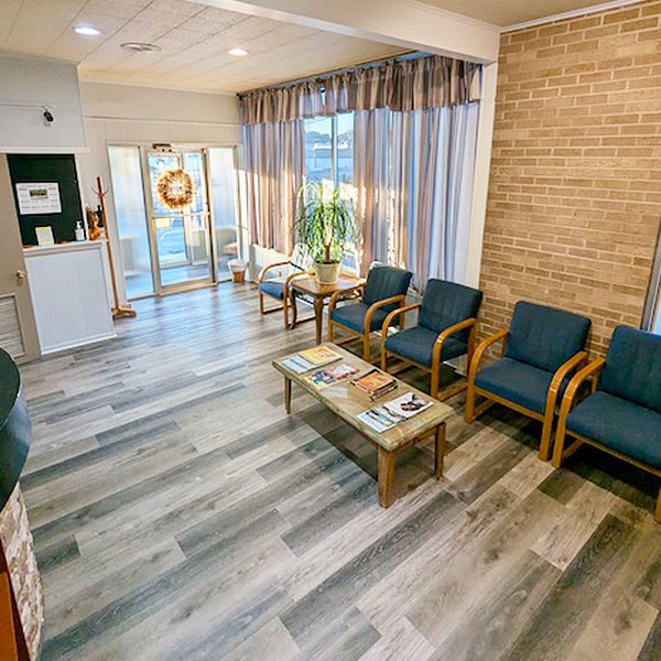 Waiting area bolding family dentistry photo